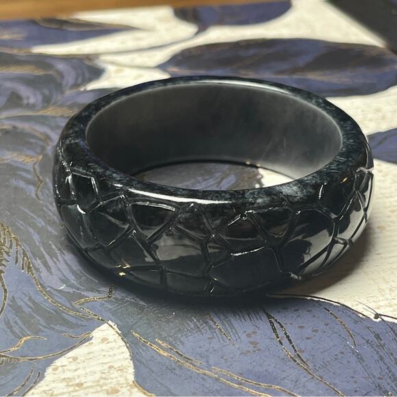 Vintage Rare Black Bakelite Textured Chunky Bangle Bracelet Crackle Effect D3 - Picture 2 of 16